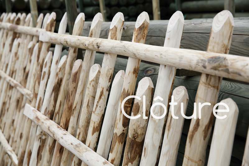 Panneau de clôture en châtaignier français avec des mailles alternées. Bois Paysager du Neubourg.